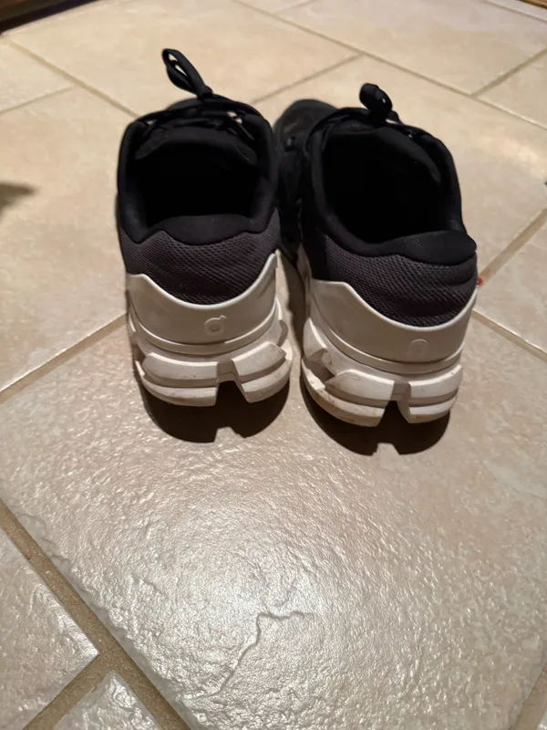 On Cloud Shoes - Image 3