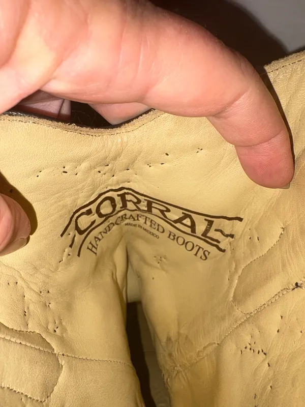 Corral Boots are the Women's Sand Horse Inlay and Multicolor Embroidery Square Toe model (A4266 - Image 8