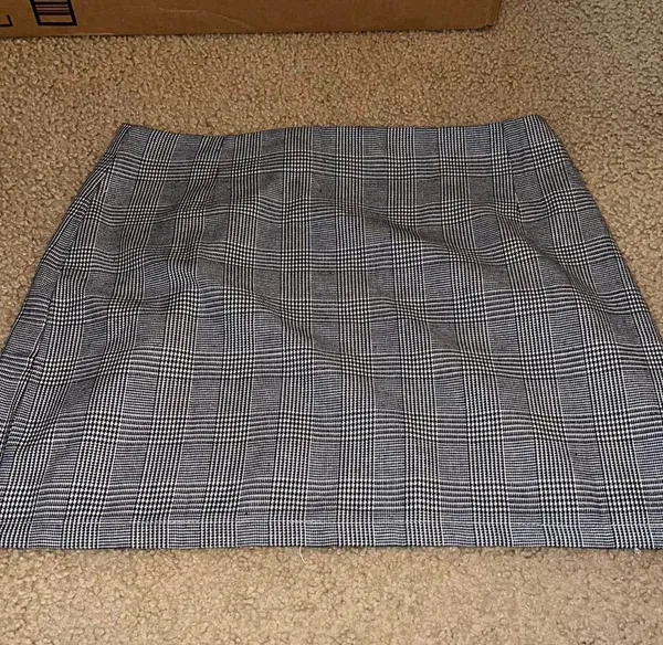 Black And White Plaid Mini Skirt - Image 3