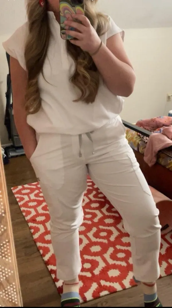 FIGS White scrubs - Image 2