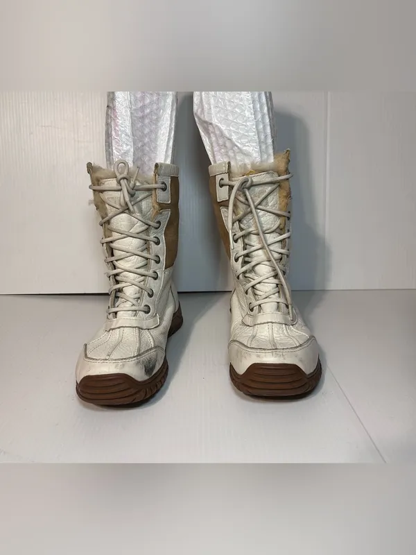 UGG SN 3235 shearling winter snow lace up boots women size 7 - Image 3