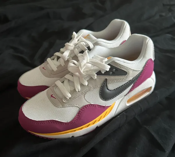 Nike Sneakers - Image 2