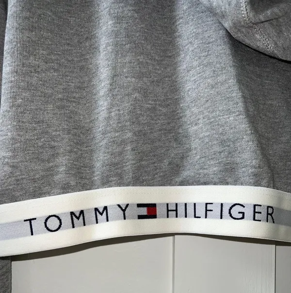 Tommy Hilfiger Cropped Hoodie - Image 5