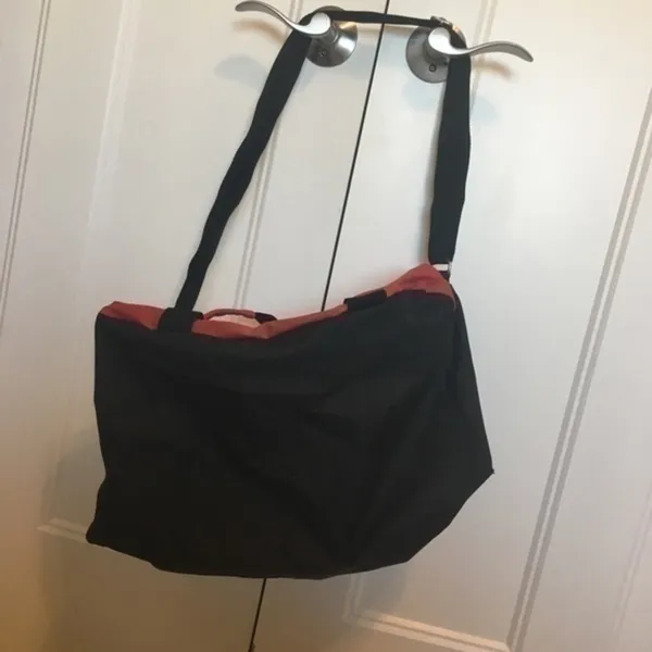 Nebraska Medical Center vintage duffle bag - Image 8