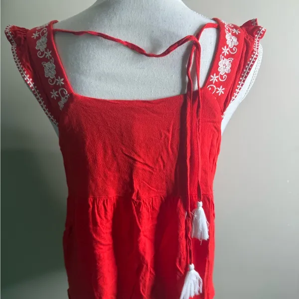 Savannah Jane red embroidered sleeveless top M - Image 5