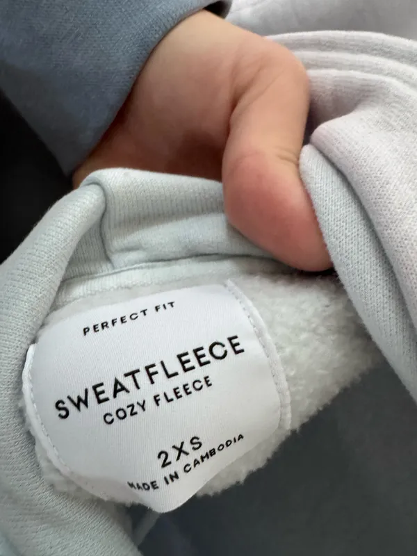 Aritzia Sweater - Image 4