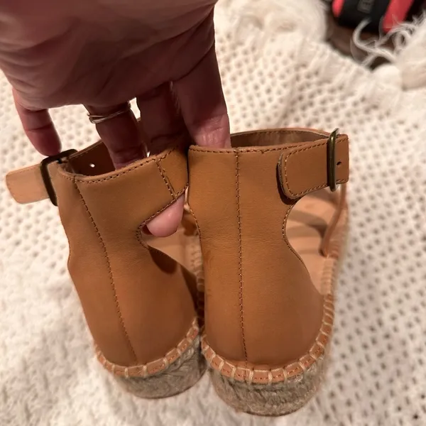 SOLUDOS STRAPY Women's Tan Sandals SIZE 8 - Image 4