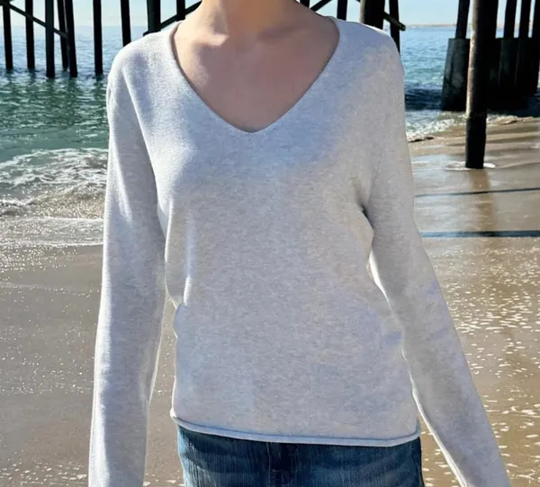 Brandy Melville V-Neck Gray Long Sleeve - Image 4