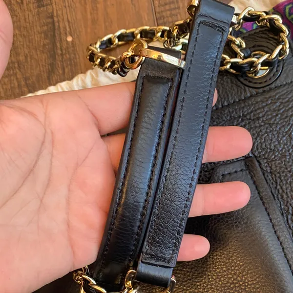 Tory Burch Marion Black Leather Shoulder Bag with Gold Chain - Image 9