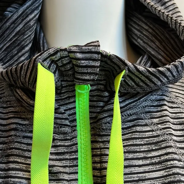 Lukka zip front jacket with neon accents and thumb opening sleeve - Image 2