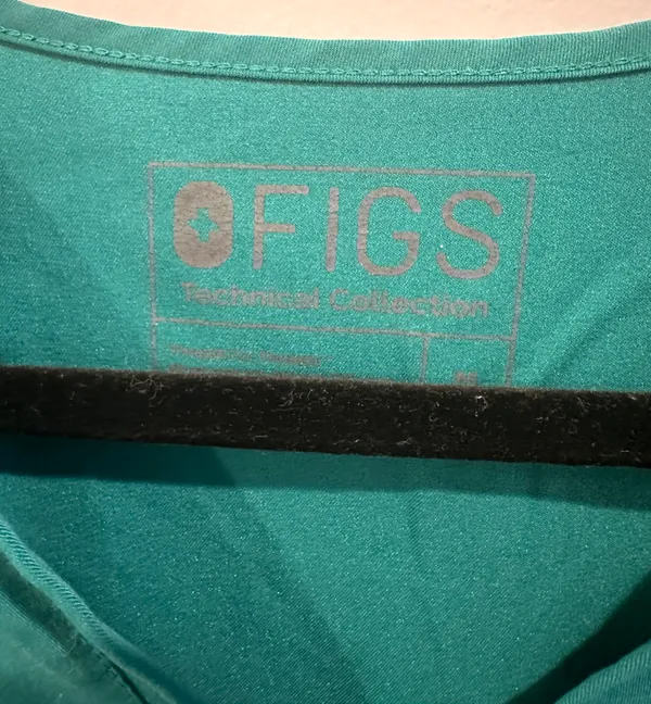 FIGS Casma Three Pocket Scrub Top - Image 8