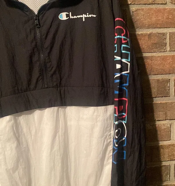 Super cute lightweight Champion windbreaker - Image 2