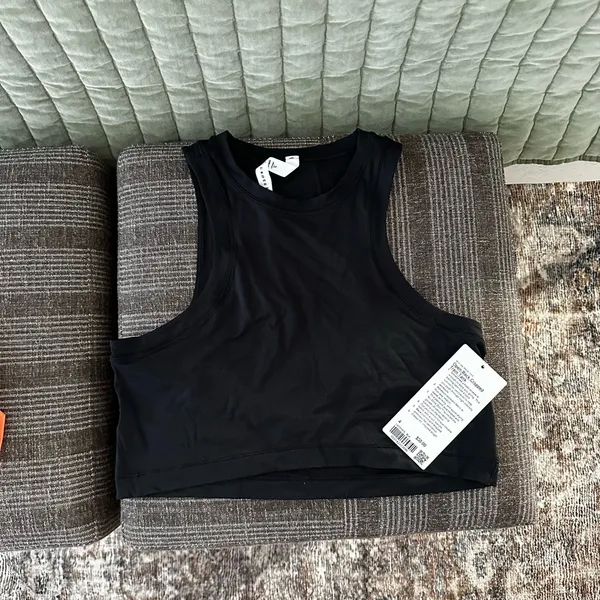 NWT Lululemon Open-Back Cropped Train Tank - Image 3
