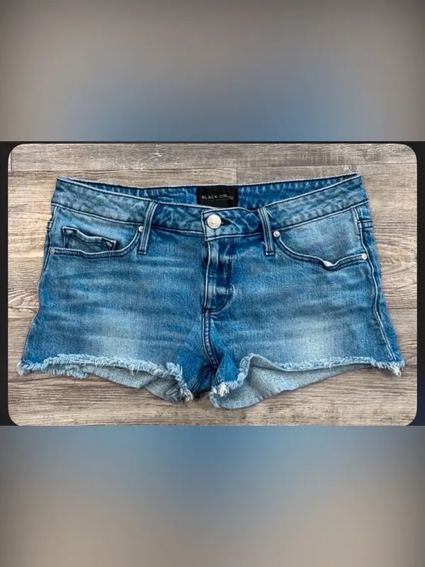 Black Orchid Medium Blue Frayed Hem Denim Shorts - Image 2
