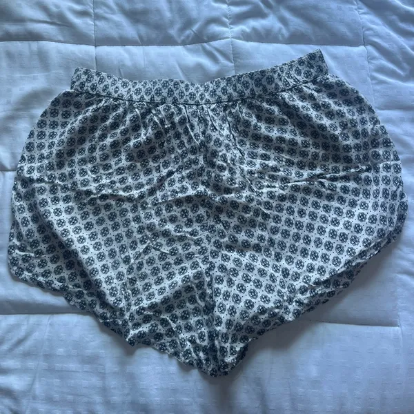 Abercrombie White Shorts - Image 3