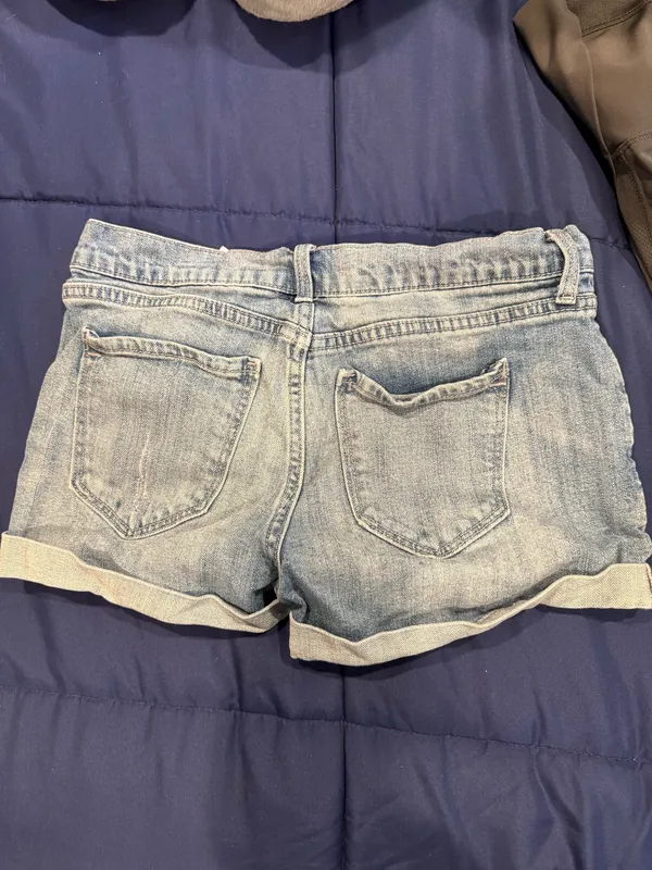 Old Navy Boyfriend Shorts - Image 4