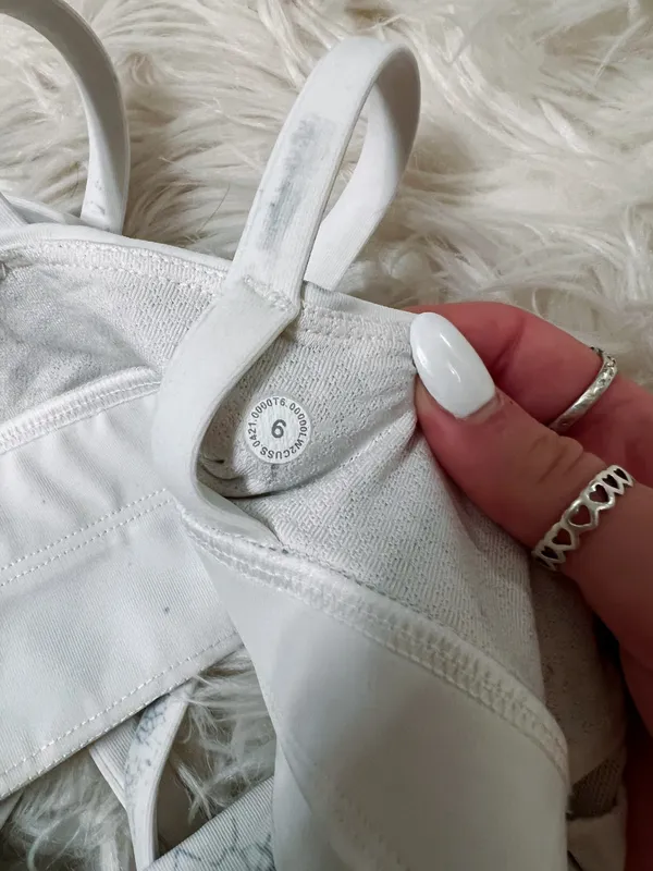 gray and white sports bra - Image 4