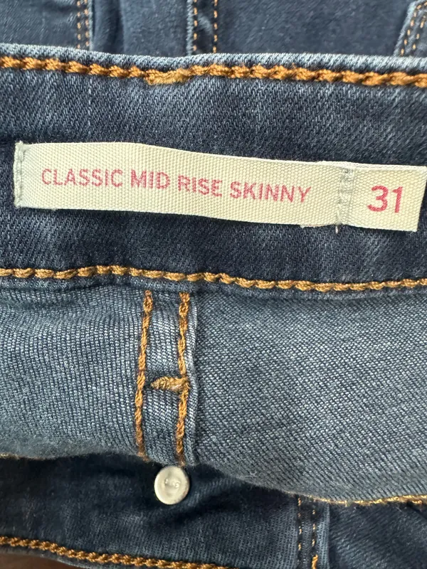 Levi’s Classic Mid Rise Skinny Jeans Size 12 Long - Image 5