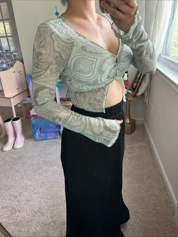 Paisley cropped top. S Green - Image 2