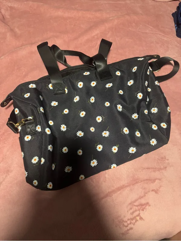 Alice and Olivia - Image 2