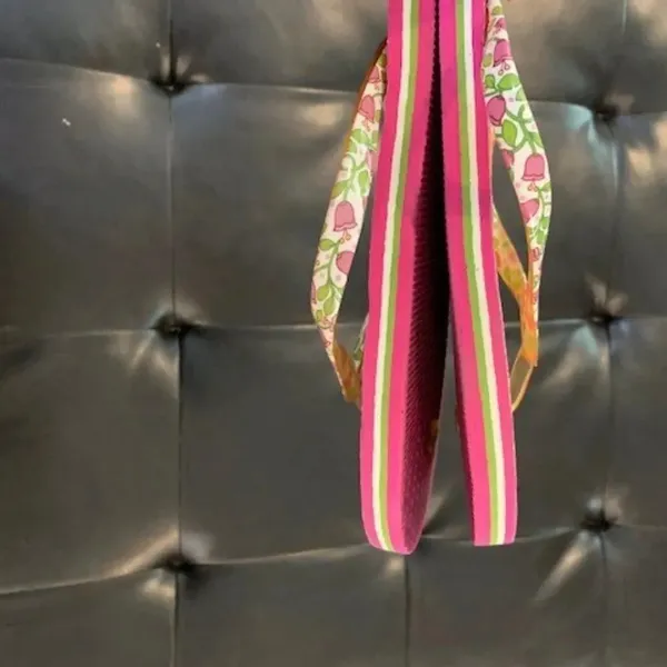 Vera Bradley Lilli Bell pink floral flip‎ flops L - Image 2