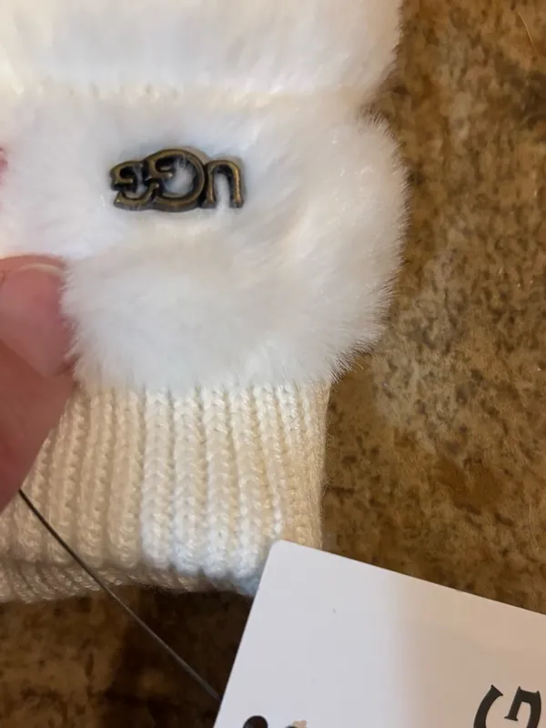 NWT UGG Women's All Over Faux Fur Mitten sz L/XL - Image 6