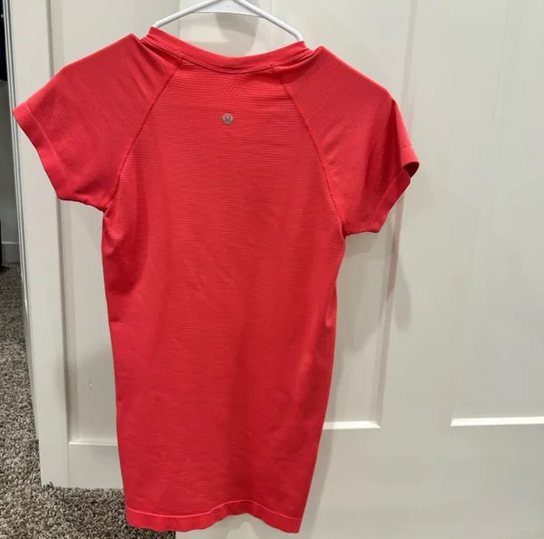 Lululemon Lipgloss Swiftly Tech Short Sleeve - Image 2