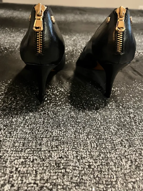 Womens 8. Aldo Black Leather Pointy-Toe Pumps with Gold Heel Zipper - Image 6