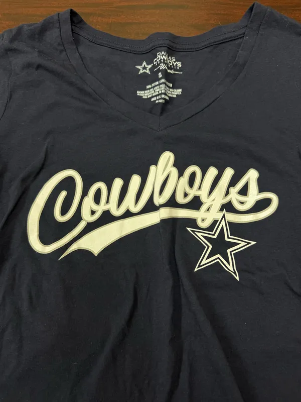 NFL Dallas Cowboys V-Neck Jersey T-Shirt Size Small - Image 2
