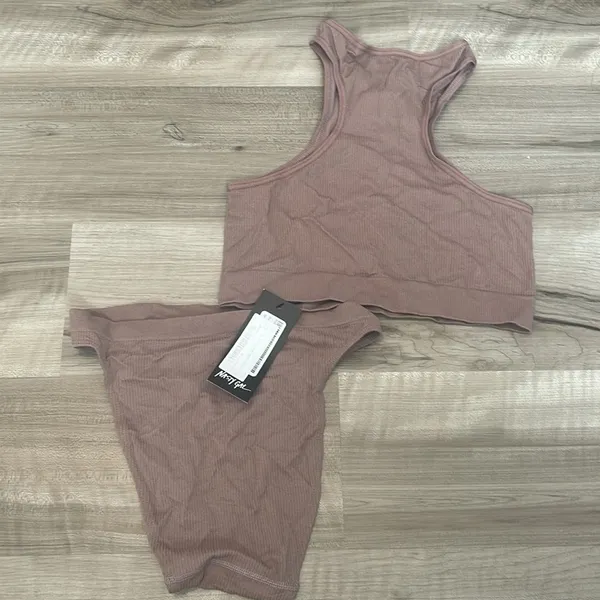 NWT seamless ribbed racerback set - Image 2