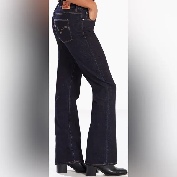 Levi Women’s Classic Bootcut Stretch Mid Rise Easy Fit, Dark Color WORN ONCE - Image 3