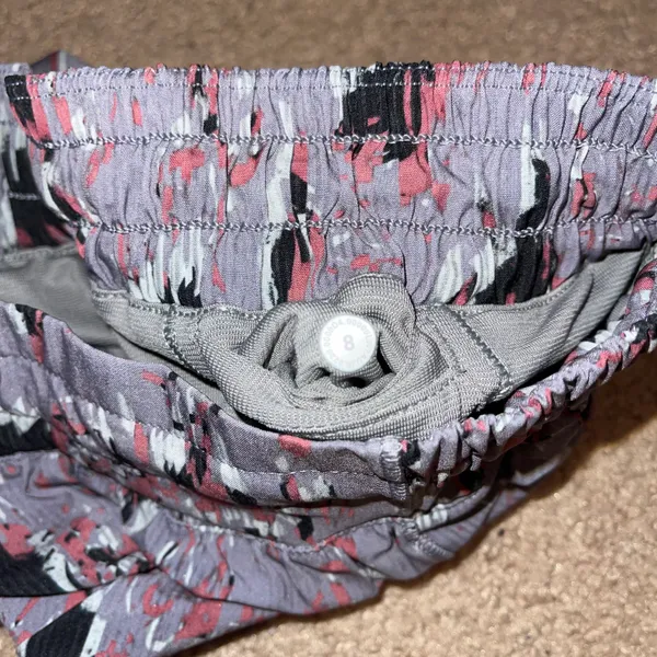 Lululemon Hotty Hot Short 2.5” - Image 5