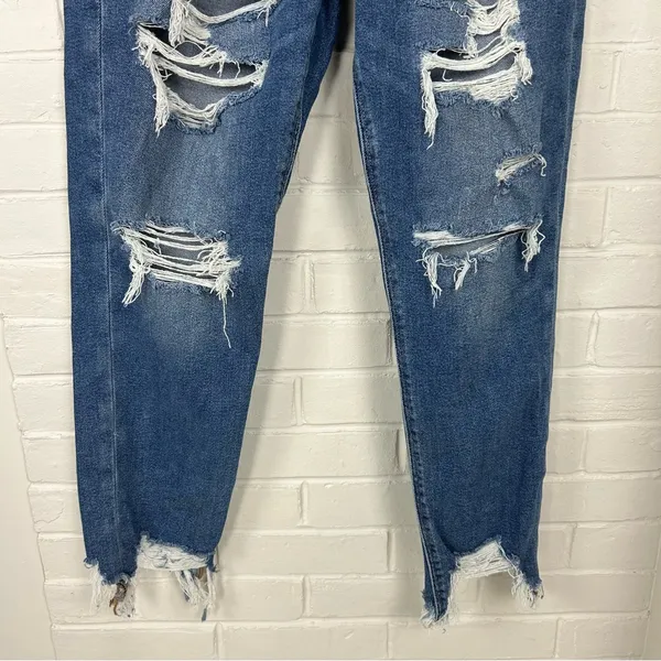 American Eagle Distressed Highest Rise Mom Jeans Size 10 - Image 6