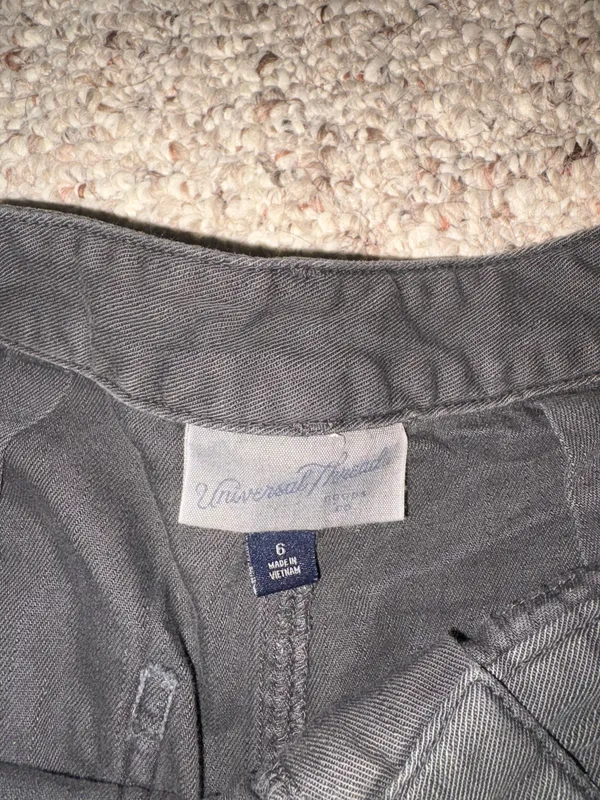 Universal Threads black shorts - Image 2