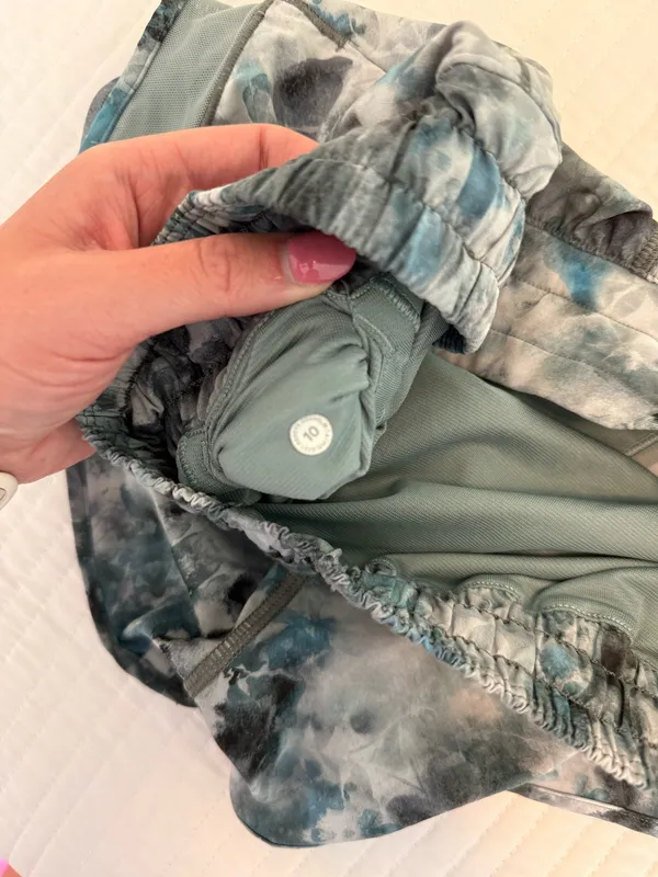 Lululemon Hotty Hot 2.5" - Image 3