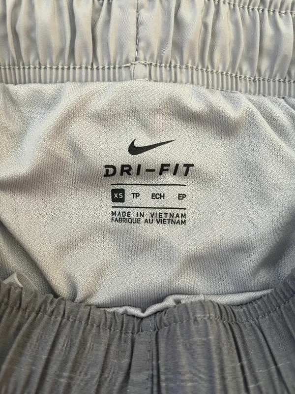 Nike size xs  grey shorts - Image 3
