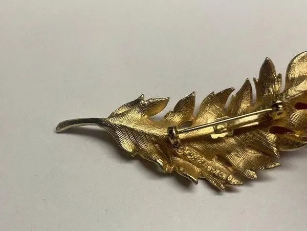 Signed Coro 1961 Leaf Vintage Gold Tone Brooch / Pin - Image 5