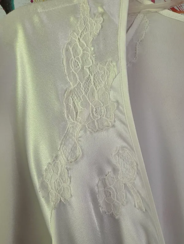 Betsey Johnson White Satin Lace Short Robe XS/S - Image 5