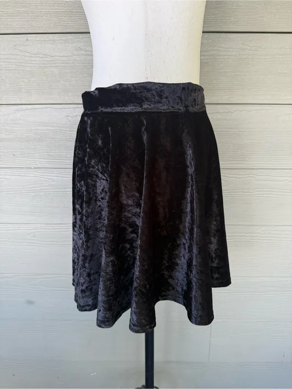 Urban Coco Velvet Skater Skirt - Image 2
