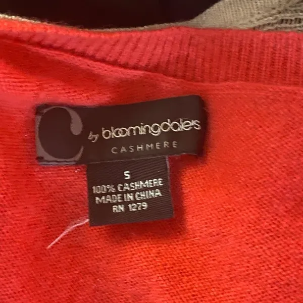 C by Bloomingdale’s classic casual cashmere V-neck sweater Size Small - Image 5