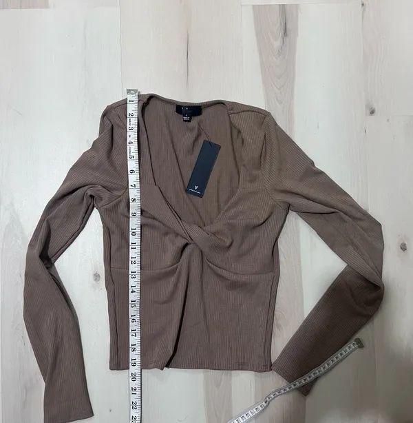Lulus NWT Women Small Brown Ribbed Long Sleeve Twist-Front Top - Image 3