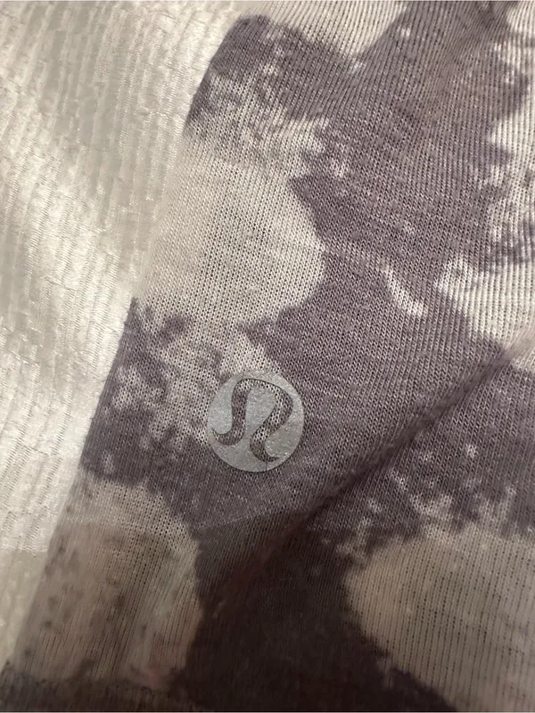 Lululemon size 8 scoop neck Tshirt small pocket cotton grey white - Image 8