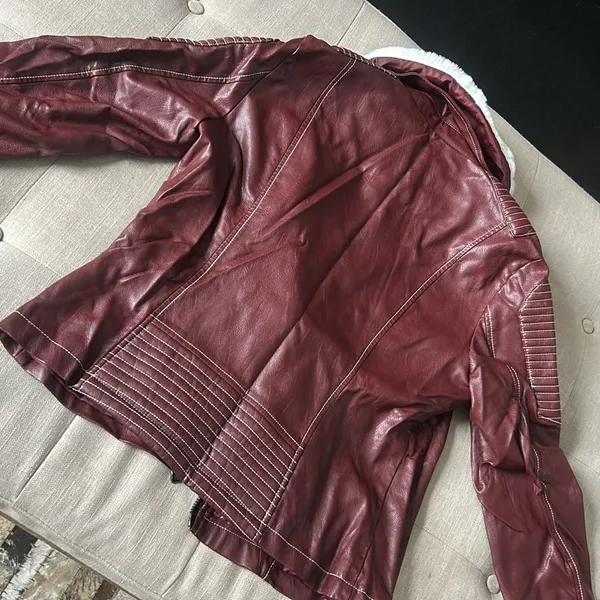 Beulah Style Maroon Vegan Leather‎ Jacket W/ Fur Trim Size Medium - Image 9