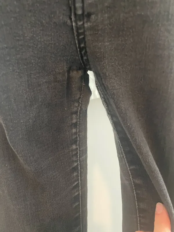Levi’s 725 High-Rise Bootcut Women’s Jeans Size 28 - Image 4