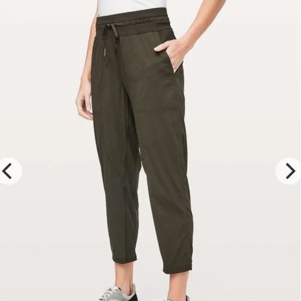 Lululemon Dance Mid Rise Studio‎ Drawcord Crop 25" Gorpcore Sz 6 LW6AVQS - Image 7