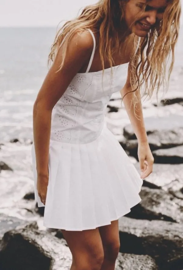 ZARA NWT White SHORT EMBROIDERED DRESS. Size Medium - Image 4