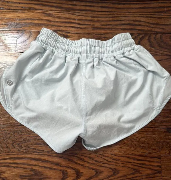 Lululemon Hotty Hot Shorts 2.5 - Image 5