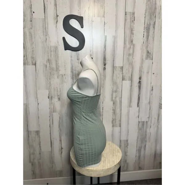 Mint green dress - Image 2