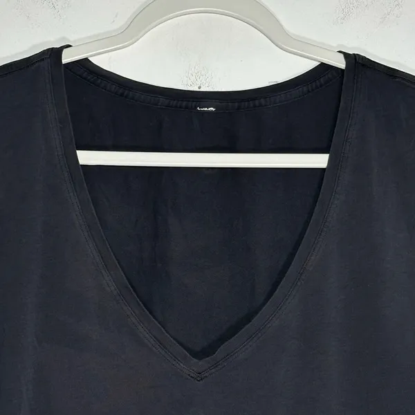 Lululemon Love Tee‎ V Black Short Sleeve V-Neck T-Shirt Curved Hem FLAW - Image 3