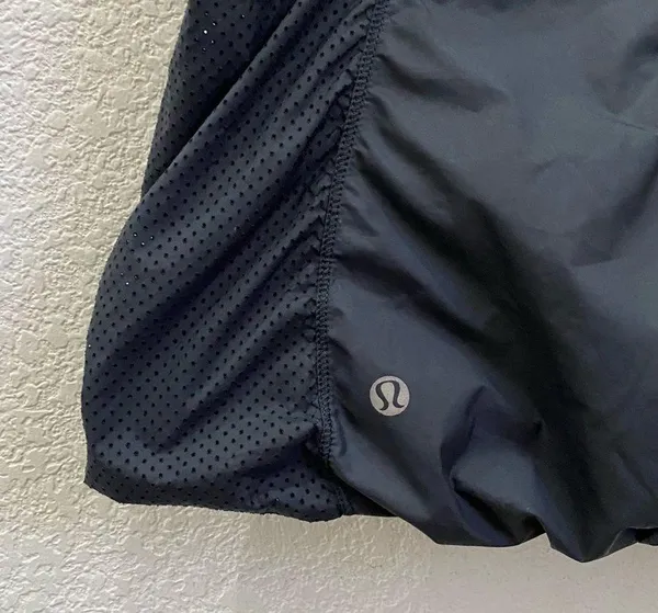 LULULEMON Black Lightweight Pleated Reflective Vest Size 4 - Image 13
